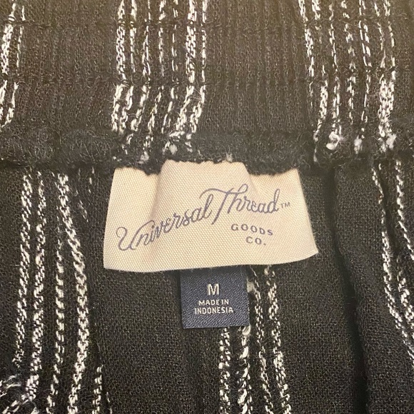 Universal Thread, Drawstring, Black & White shorts - Picture 9 of 9